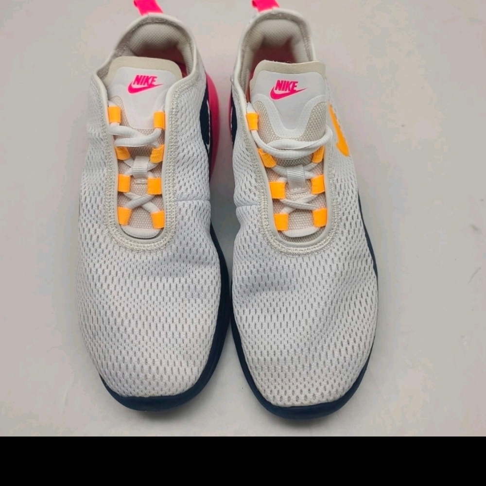 Nike Women's Air Max Motion 2 in White, Pink, and Navy Size 10 - Picture 7 of 9